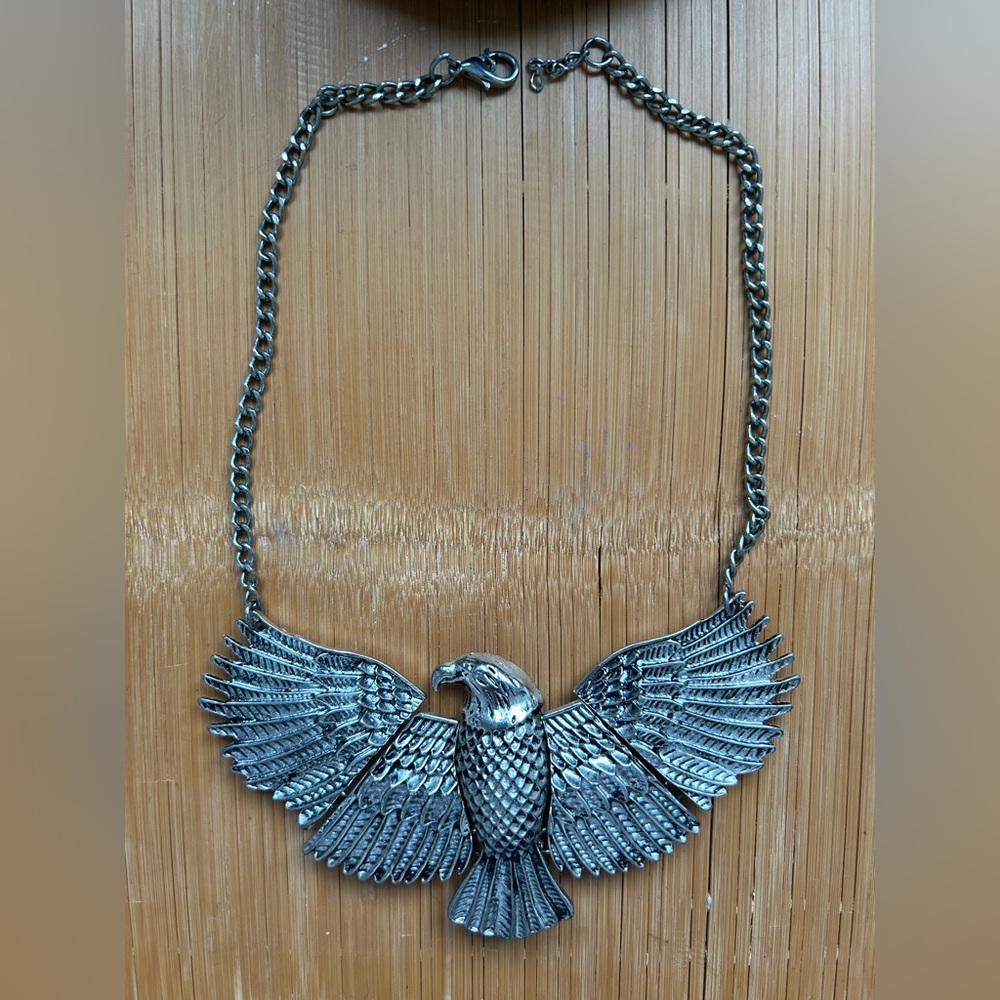 Metal necklace